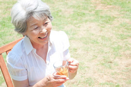 ご年配の患者様でも別人のように若返り、笑顔に